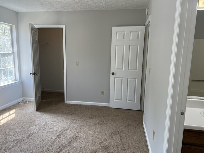 Building Photo - 3455 Kingswood Run