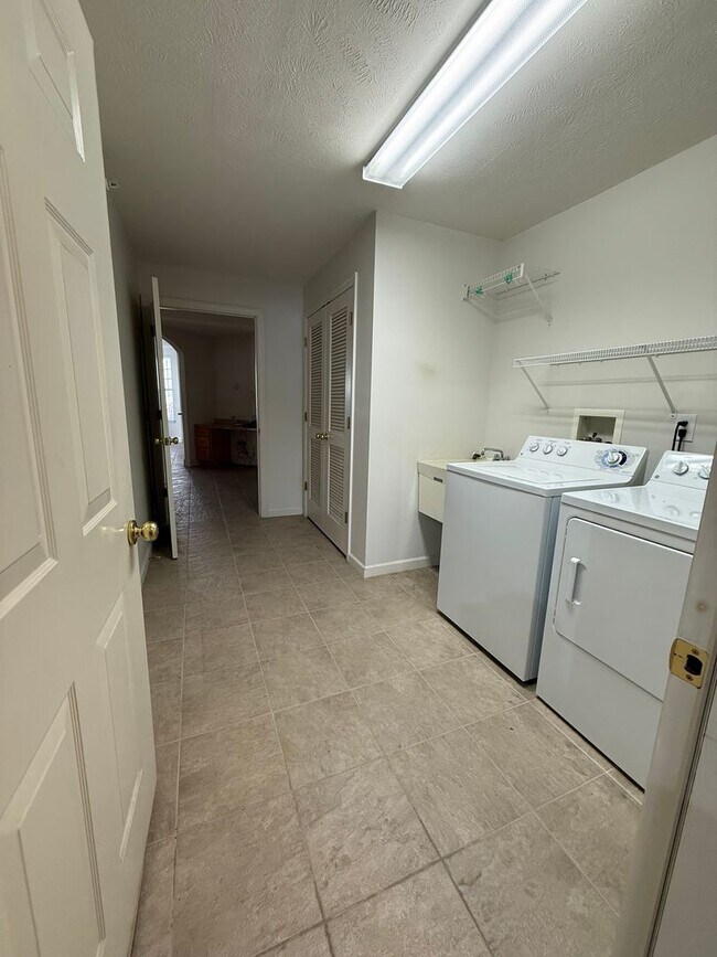 Building Photo - Adams Pointe 2 bedroom, 2 bathroom home