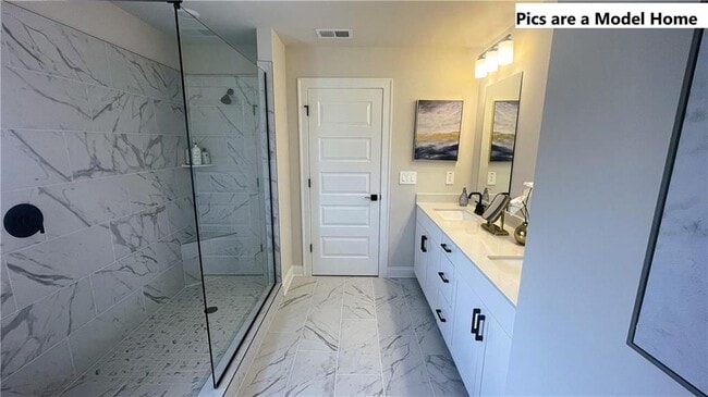 Building Photo - 3237 Madeira Dr