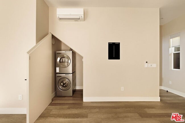 Building Photo - 2325 27th St