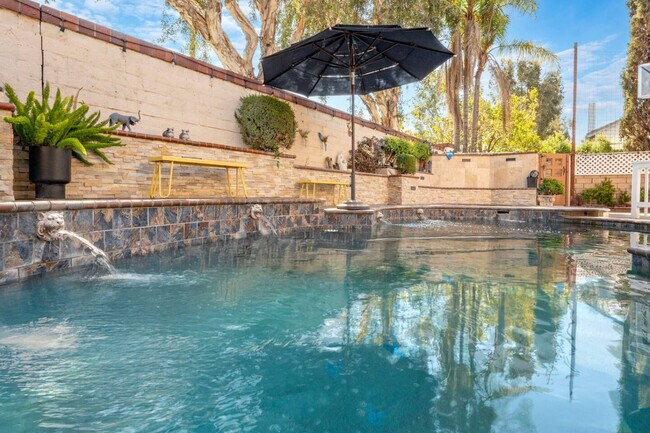 Building Photo - 9598 Naples Dr