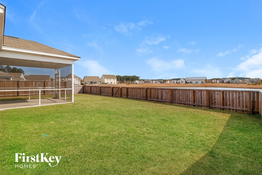 Building Photo - 458 Zenith Blvd