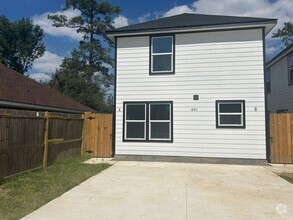 Building Photo - Brand new unit 2 story layout