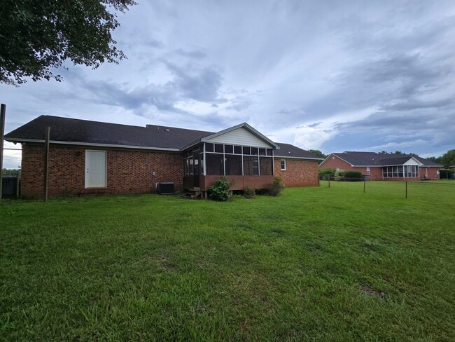 Building Photo - 2660 Nicholson Dr
