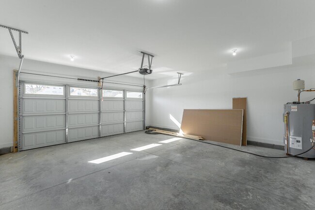 Building Photo - 5085 Oop Rd