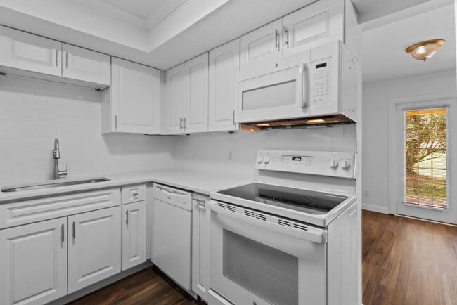 Building Photo - 3918 La Mirada Dr N