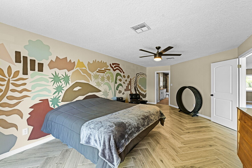 Building Photo - 485 Lakeshore Dr