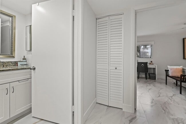 Building Photo - 15449 Lakes of Delray Blvd