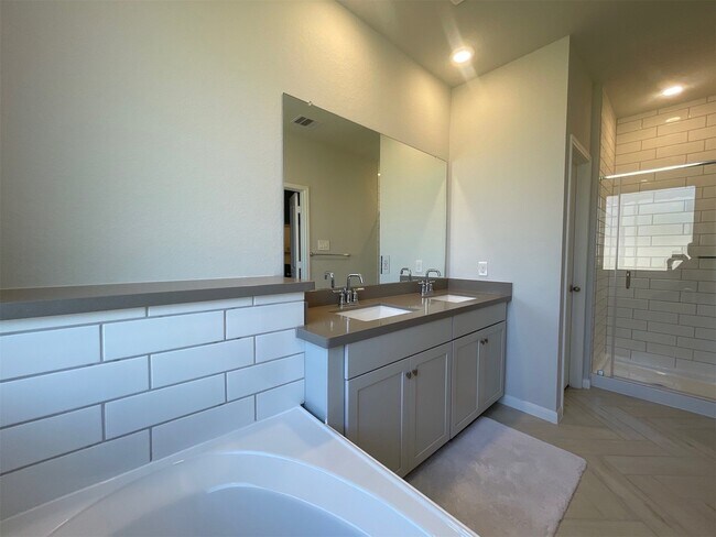 Building Photo - 12614 White Pelican Ct