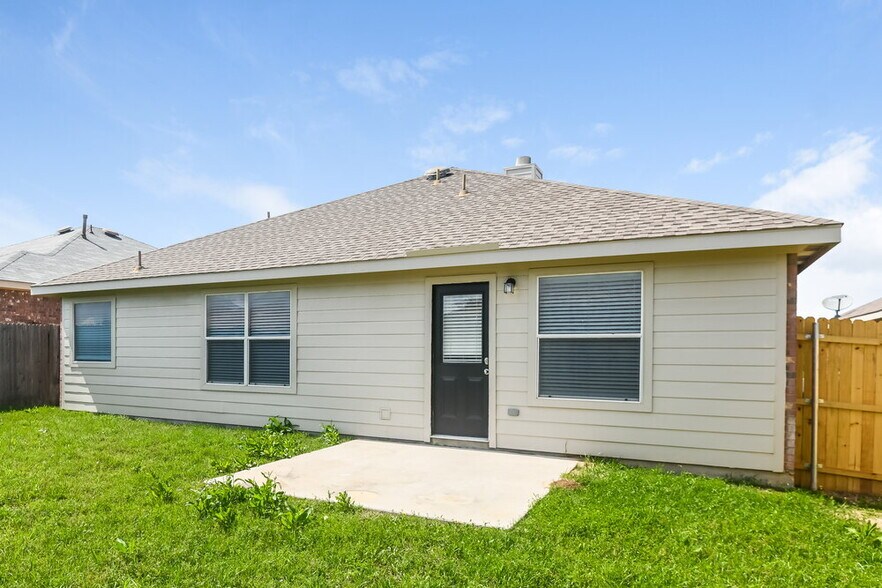 Building Photo - 1205 Artesia Dr