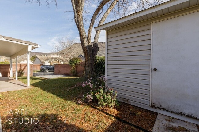 Building Photo - 4 Bedroom 2.5 Bath Home in Creekside Village