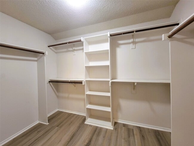 Building Photo - 829 Beaver Creek Dr
