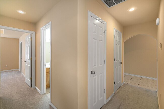 Building Photo - Cute 4 Bed 2 Bath Home in Bentonville School District