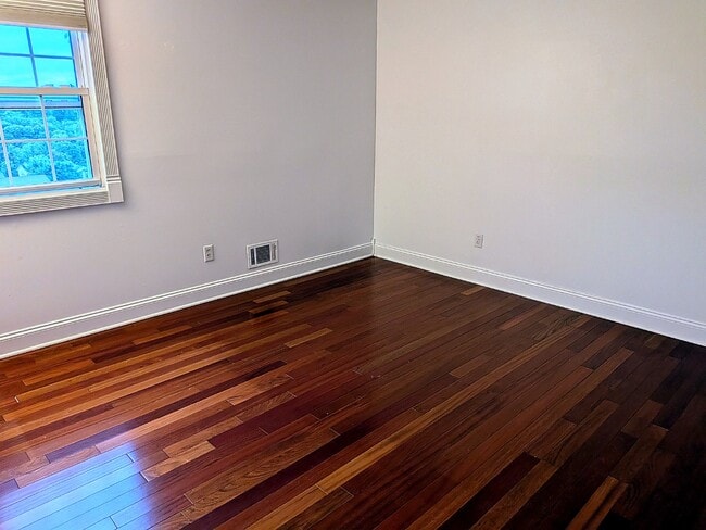 Building Photo - Luxury 3 Bedroom Split Level In Kennedy Township (Montour Schools)