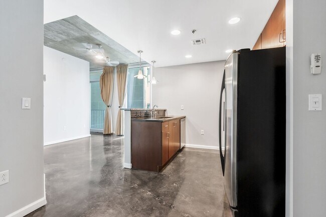 Building Photo - 415 Church St