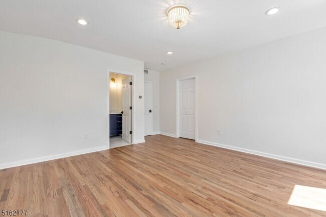 Building Photo - 27 Glenbrook Rd