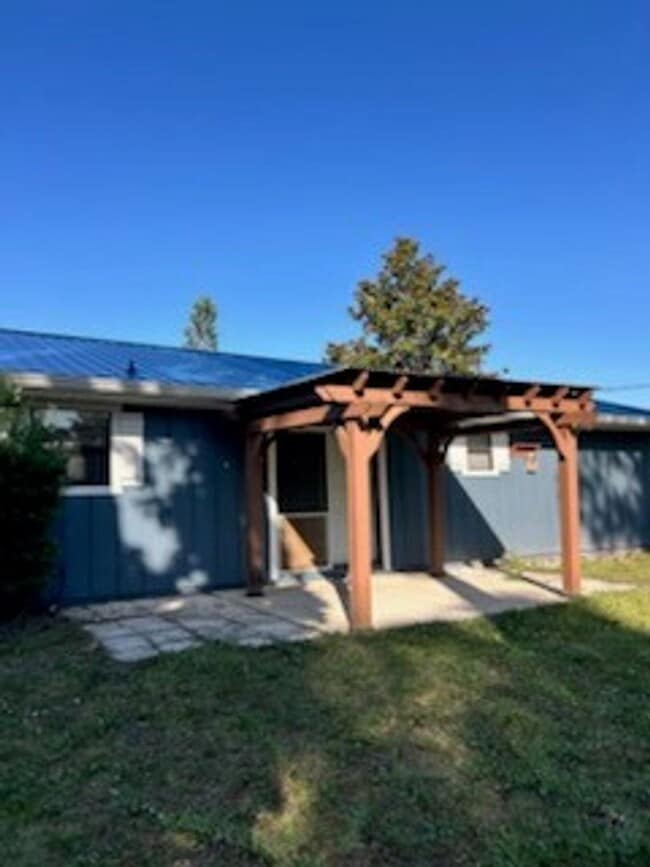 Building Photo - 3 Bedroom 2 Bath Home in Edgewater for RENT!