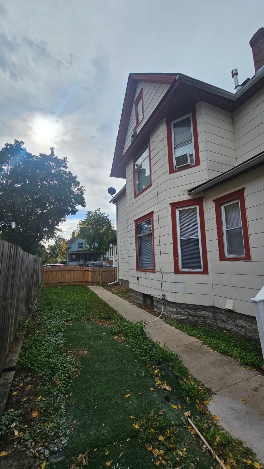 Building Photo - 585 Case Ave