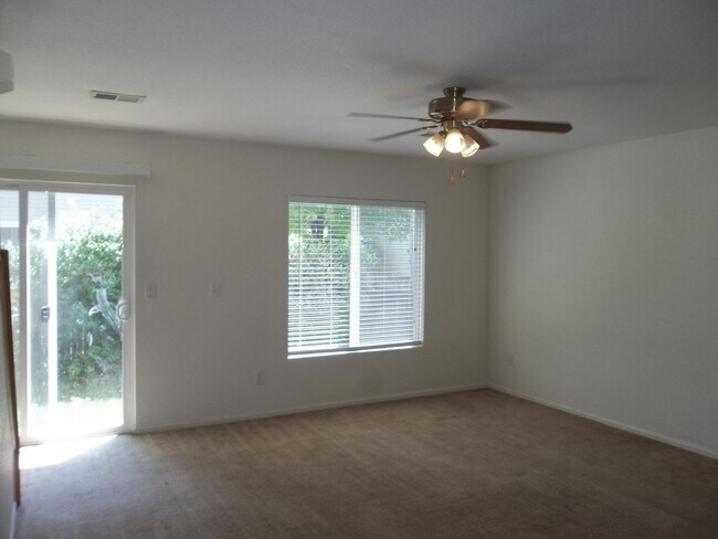 Building Photo - Bright and Inviting 3 Bedroom Home Near Everything Fort Collins Has to Offer
