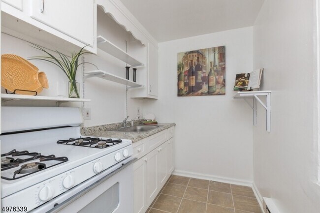 Building Photo - 138-140 Lincoln St