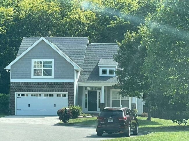 Building Photo - 4beds3bath House for rent