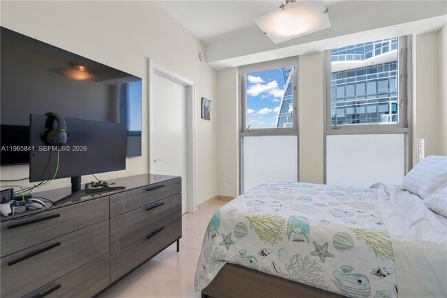 Building Photo - 17001 Collins Ave