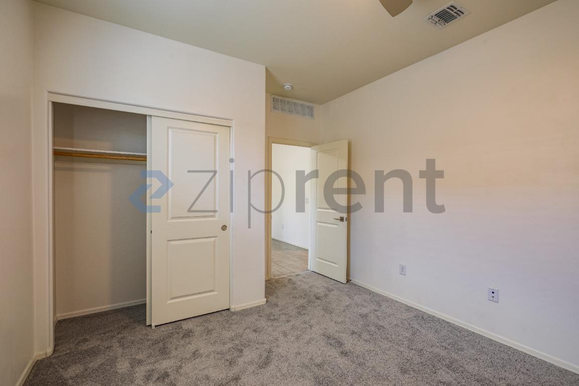 Building Photo - Unit