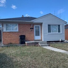 Building Photo - Welcome Home!!!  Oak Park 3 bedroom brick ranch