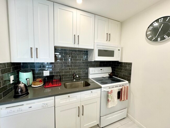 Building Photo - 4501 S Ocean Blvd