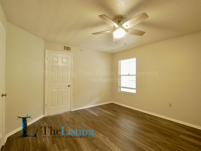 Building Photo - 637 Buoy Ln