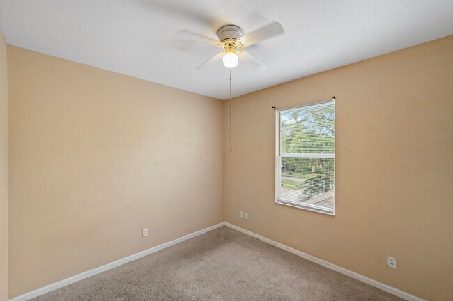Building Photo - 2567 SE Ruskin Dr