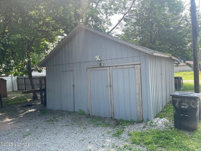 Building Photo - 720 E Court Ave