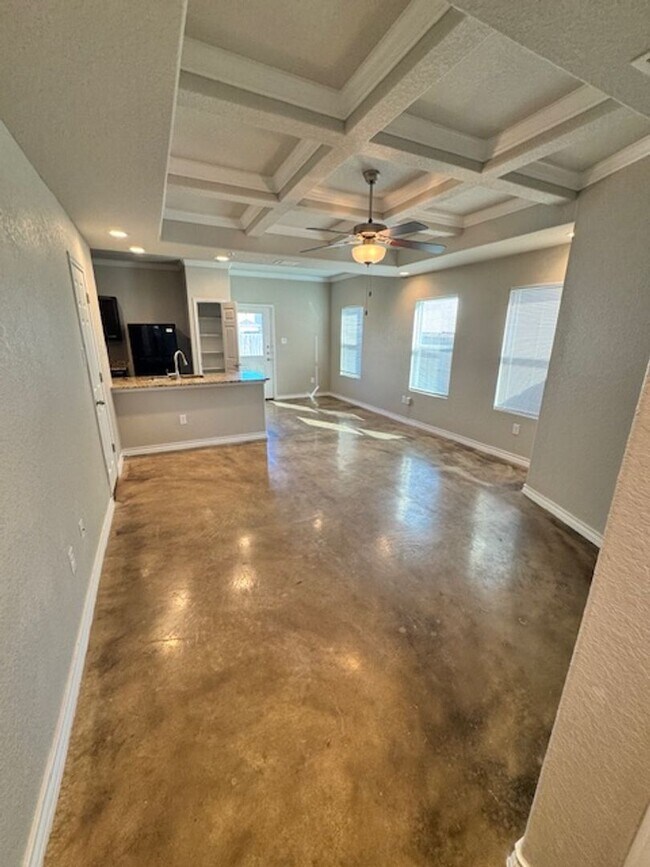 Building Photo - Elegant Townhome Ready for Move In - 3 BR 2.5 Bath - NE San Antonio (in Selma)