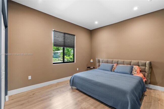 Building Photo - 808 NW 5th Terrace