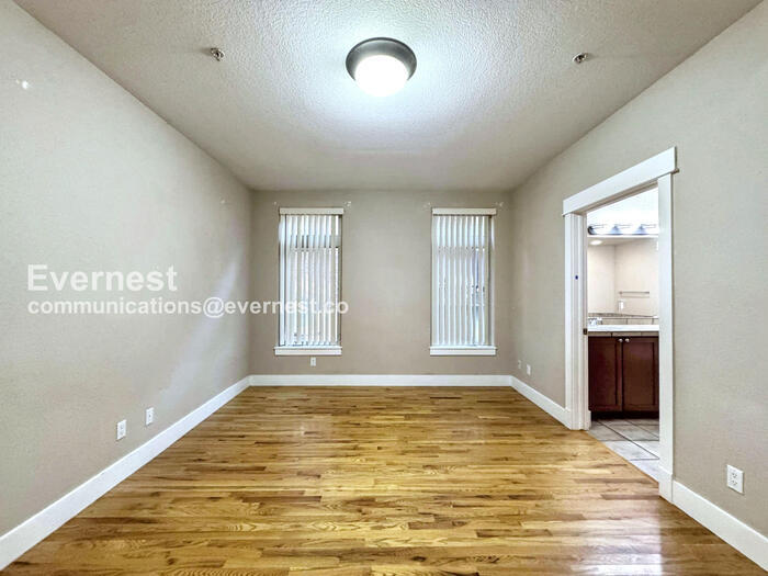 Building Photo - 1080 E 13th Ave