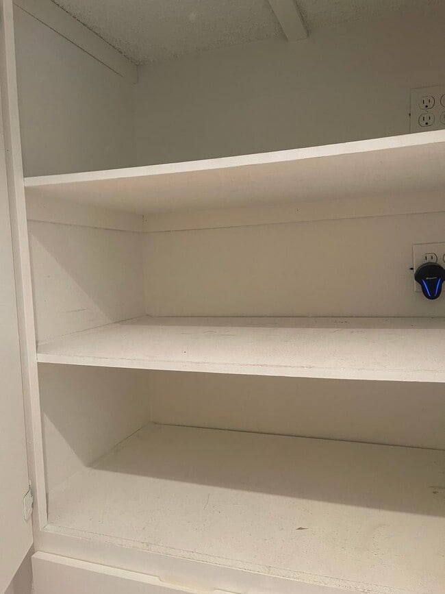 Building Photo - Hollywood Luxury 2 Bed Condo!