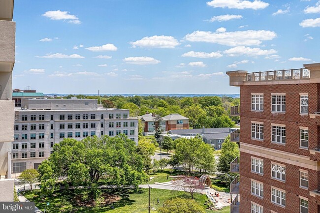 Building Photo - 3800 Fairfax Dr