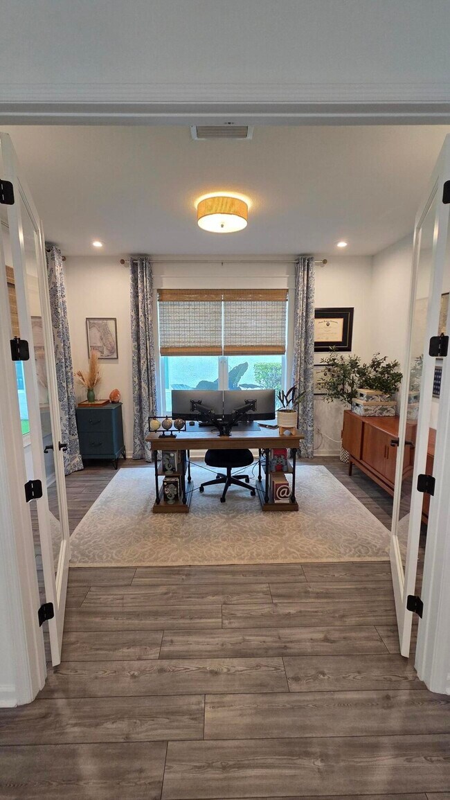 Building Photo - 6668 Pointe of Woods Dr