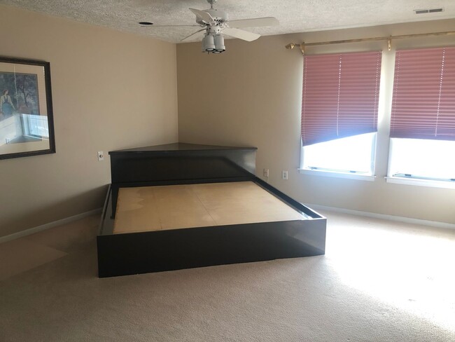 Building Photo - 2 Bedroom 2 Bathroom + loft luxury Condo f...
