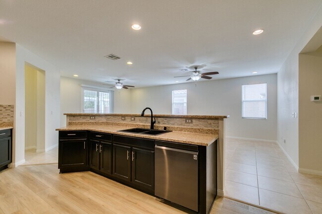 Building Photo - 3- Bedroom, 2- Bathroom home in Mountain's...