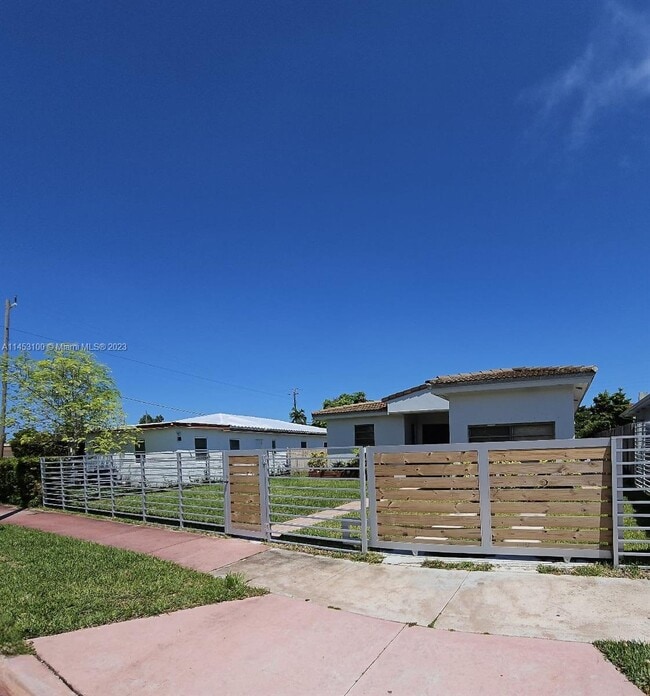 Building Photo - 1510 Normandy Dr