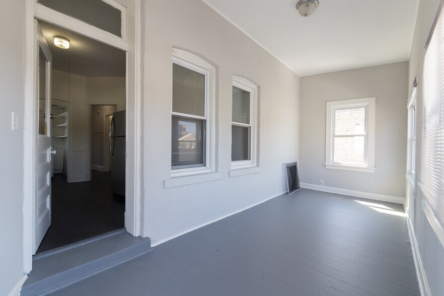 Building Photo - 4754 N Lincoln Ave
