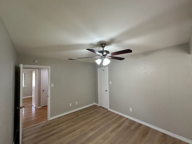 Building Photo - 12101 Scissortail Dr