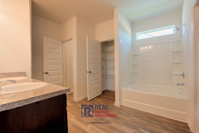 Building Photo - Welcome to Your Dream Home in Adairsville!