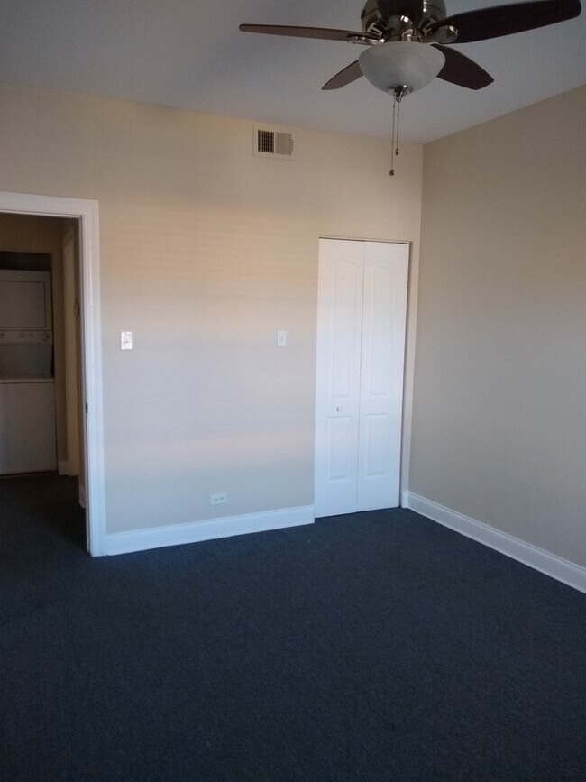 Building Photo - 2-Bed/ 1-Bath Condo for Rent in North Rogers Park