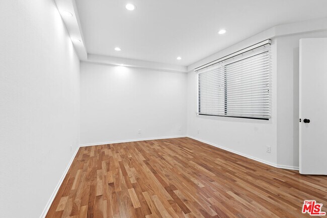 Building Photo - 2471 Century Hill