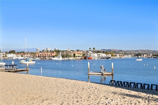 Building Photo - 2572 Bayshore Dr
