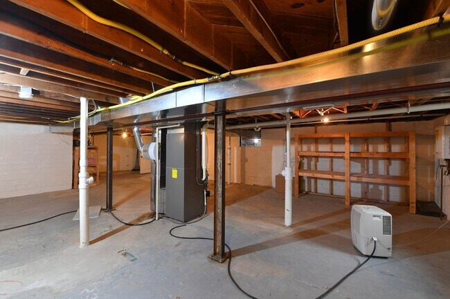 Building Photo - 106 Manlyn Dr