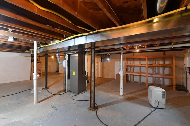 Building Photo - Kirkwood 5 bedroom / 3 full bathroom home
