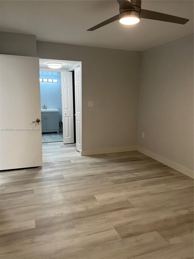 Building Photo - 2871 N Oakland Forest Dr